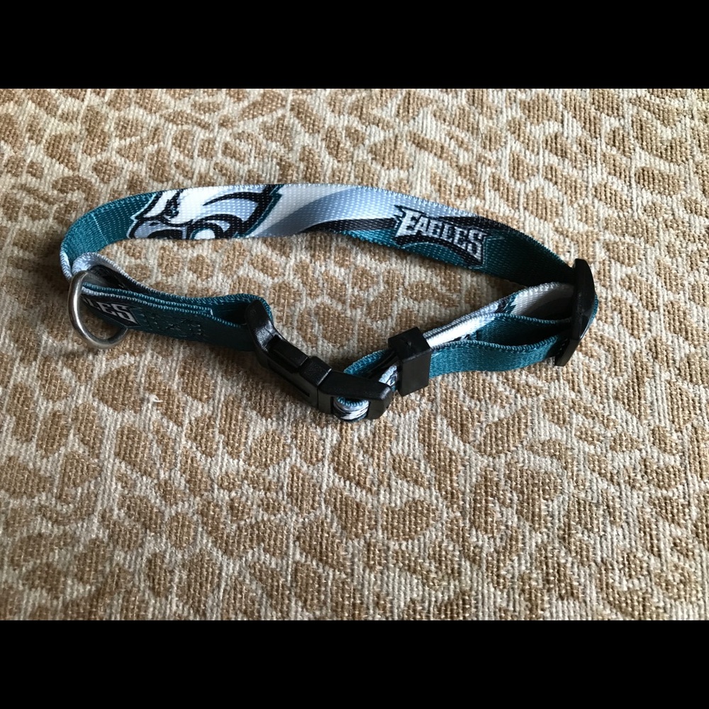 Eagles collar